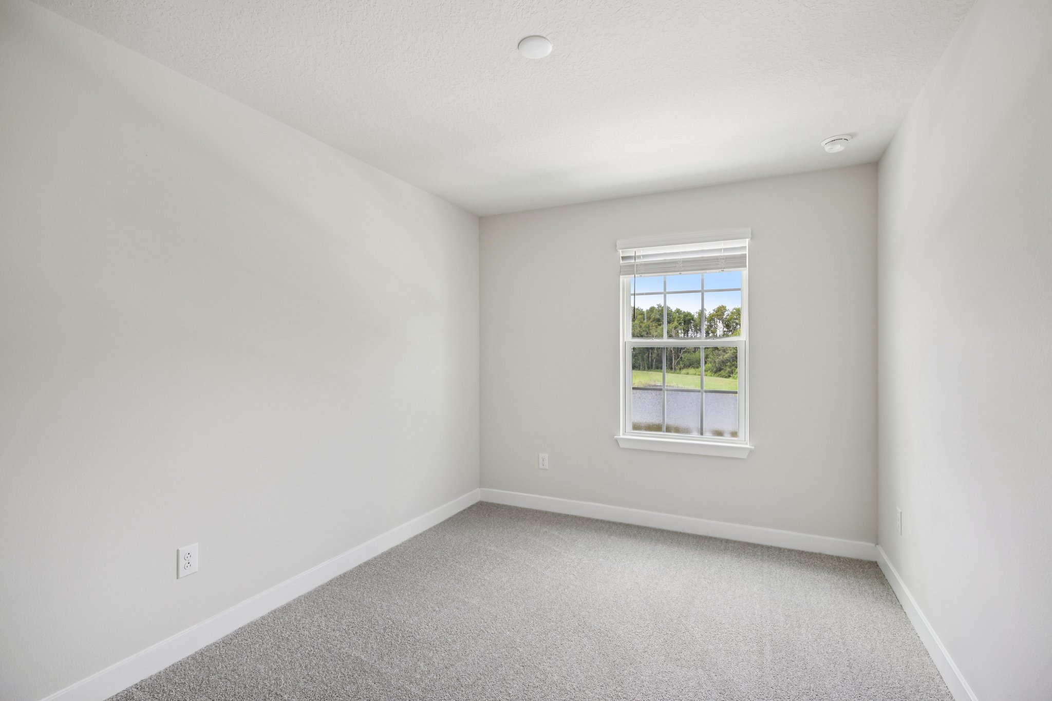 Lou Angela Ln-S0410-028.jpg