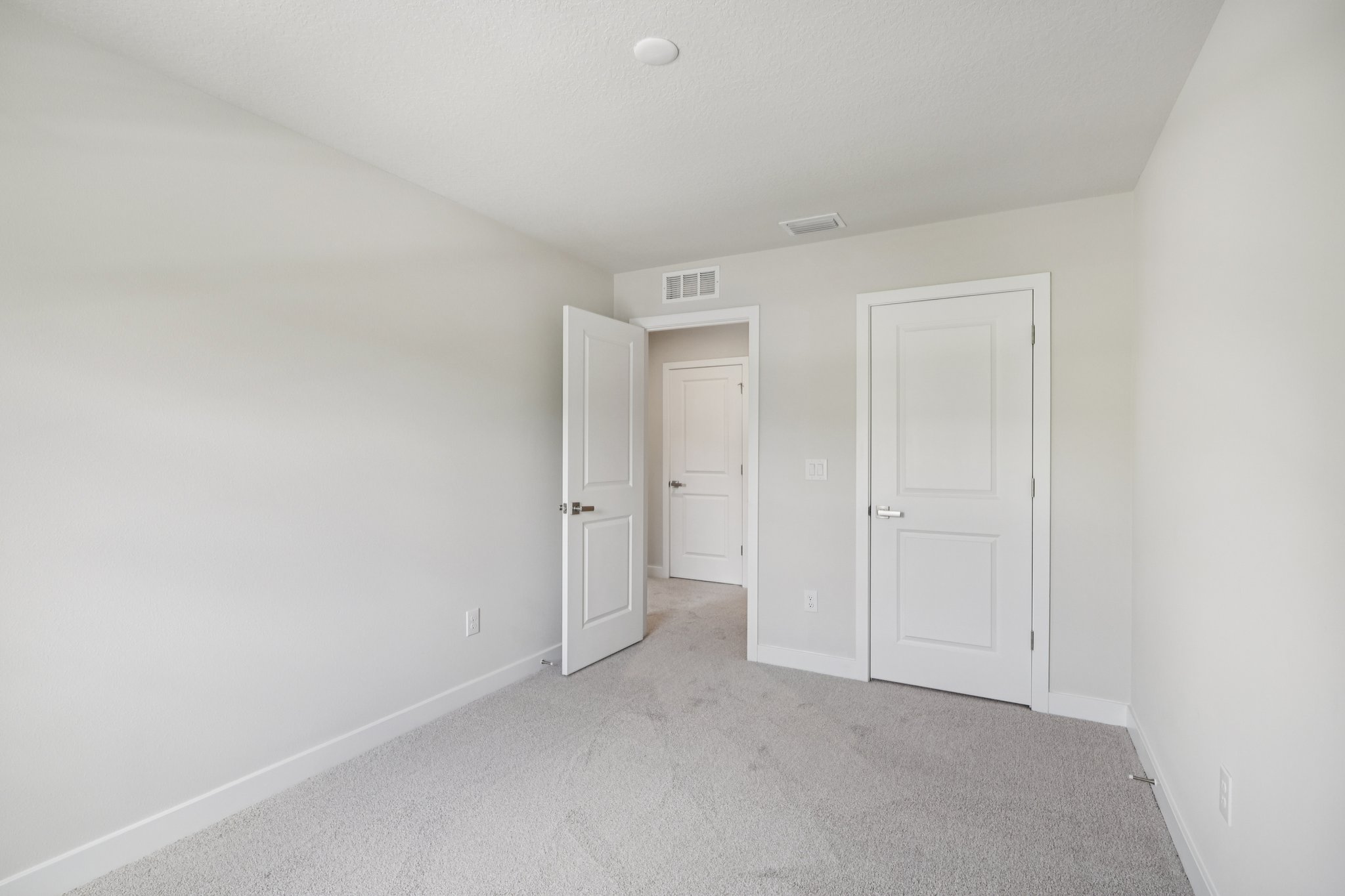 Lou Angela Ln-S0410-029.jpg