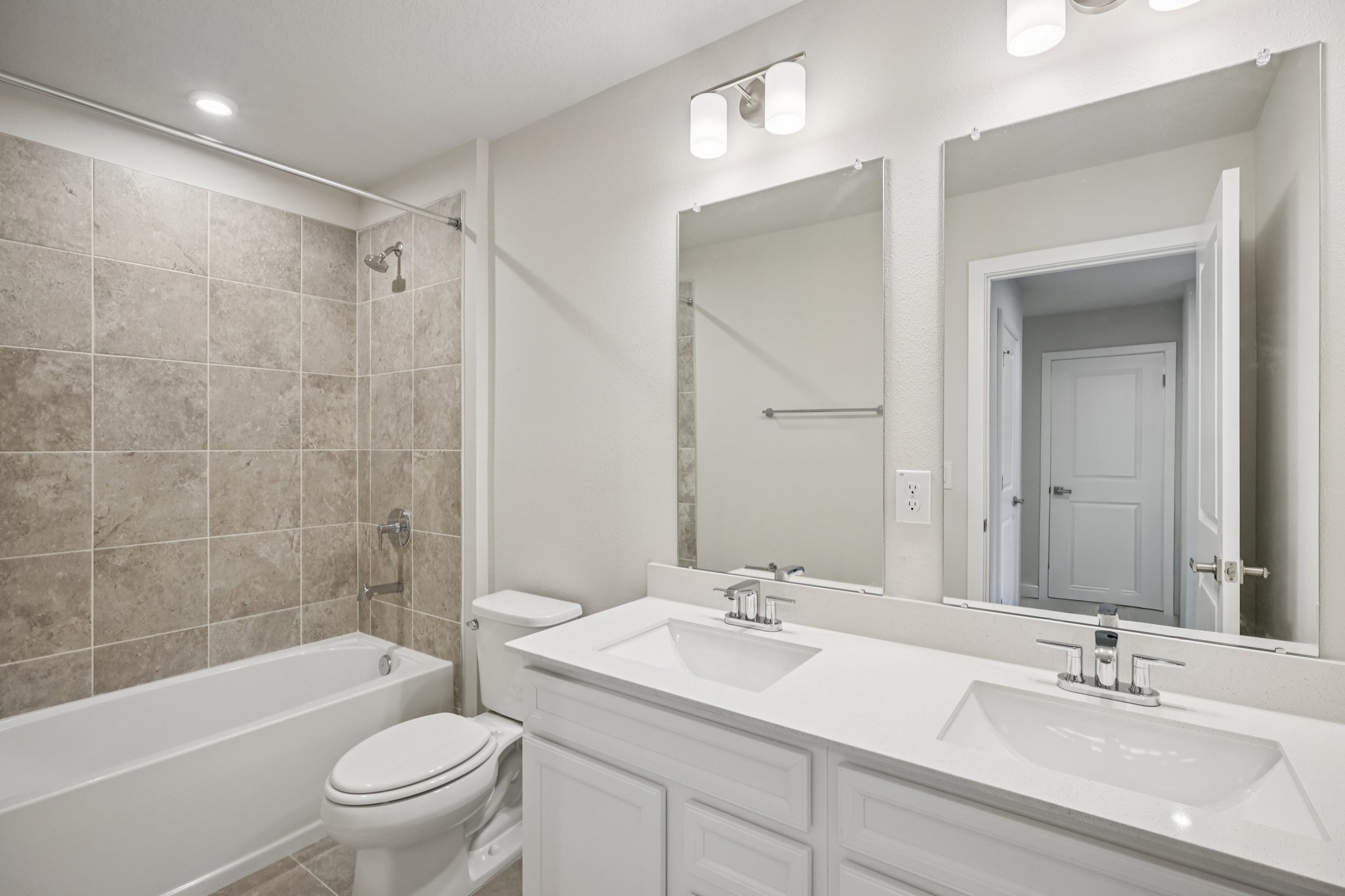 Lou Angela Ln-S0410-030.jpg