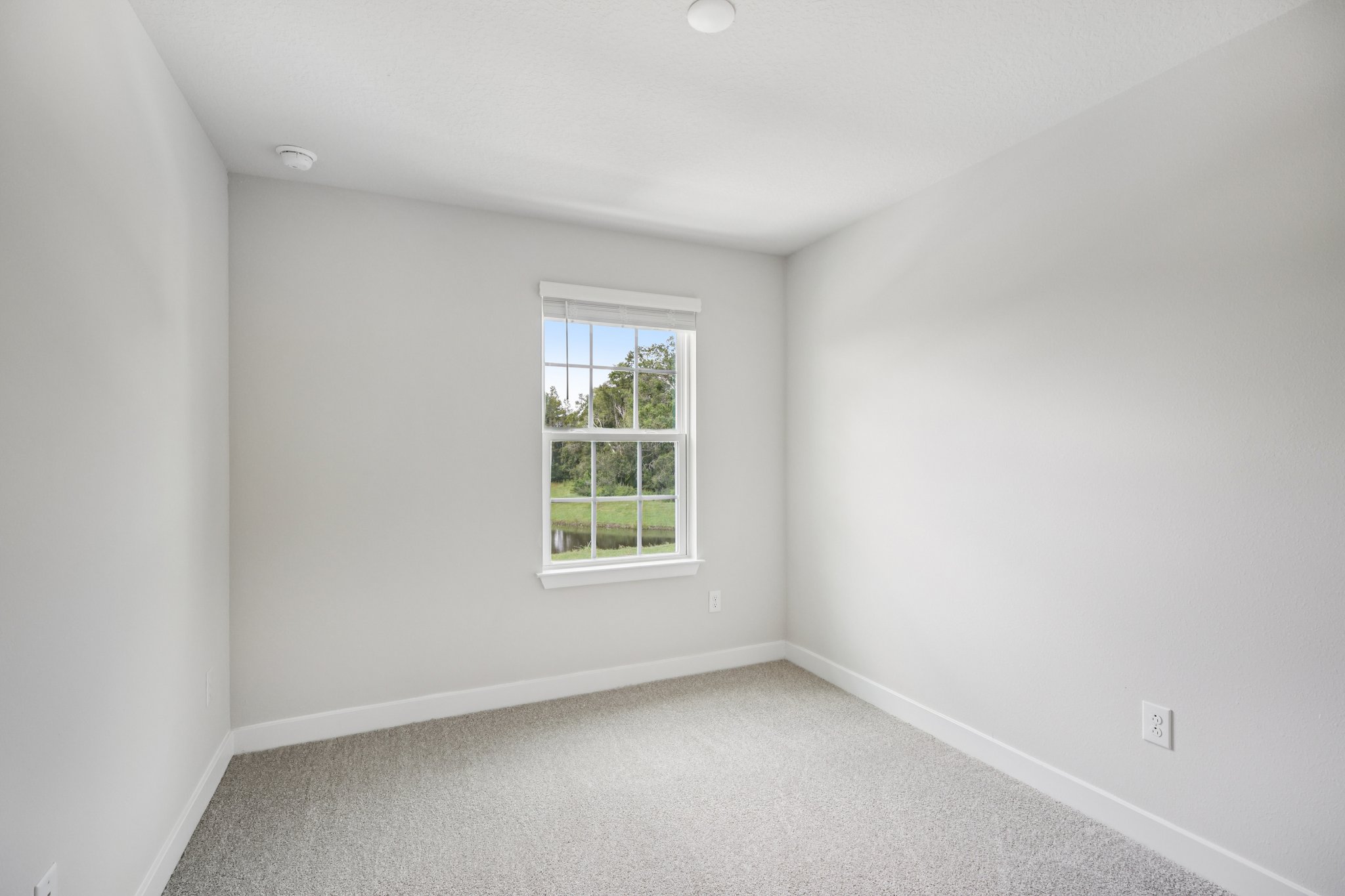 Lou Angela Ln-S0410-031.jpg