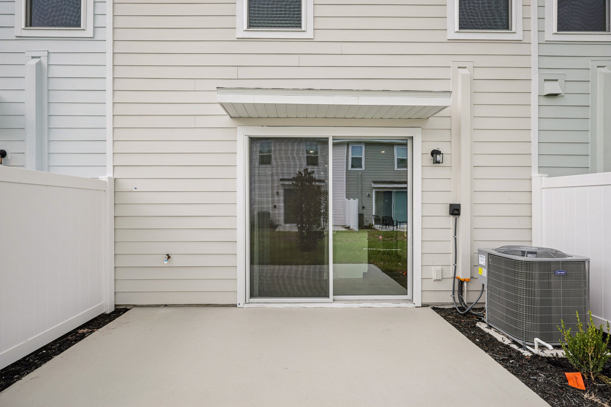 Lou Angela Ln-S0410-035.jpg