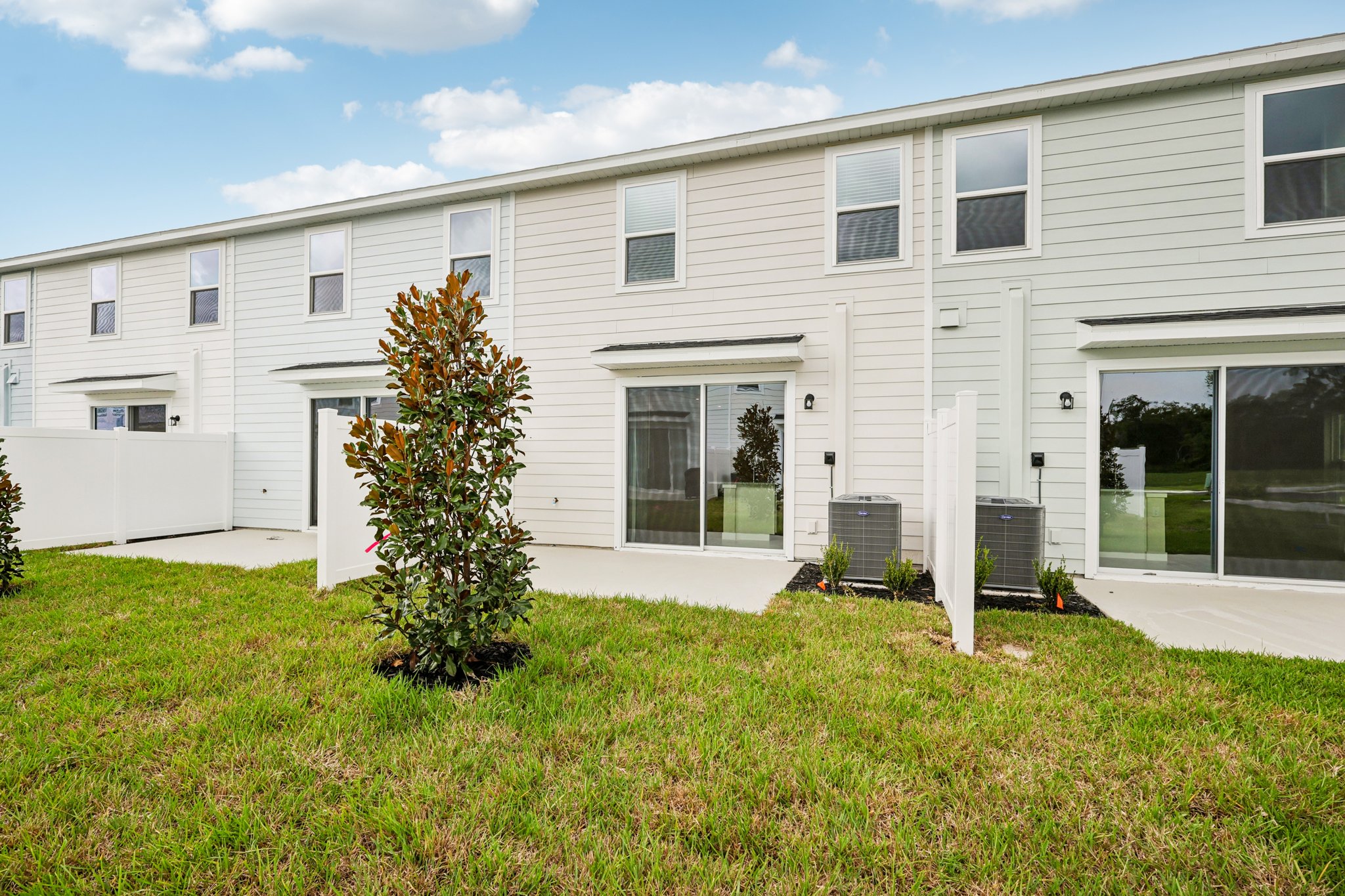 Lou Angela Ln-S0410-037.jpg