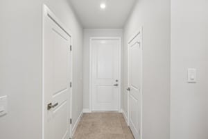 Lou Angela Ln-S0410-006.jpg