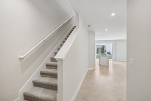 Lou Angela Ln-S0410-008.jpg