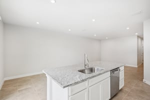 Lou Angela Ln-S0410-013.jpg