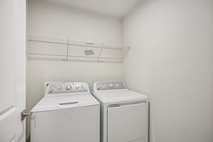 Lou Angela Ln-S0410-033.jpg