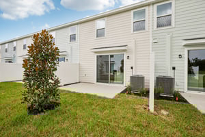 Lou Angela Ln-S0410-036.jpg