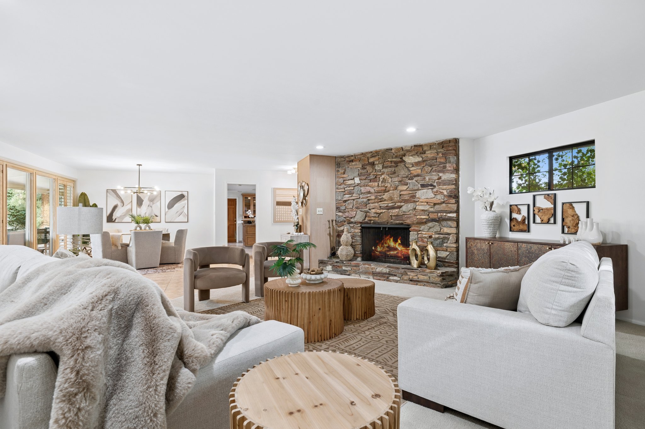 2038 E Solano Dr - 002.jpg