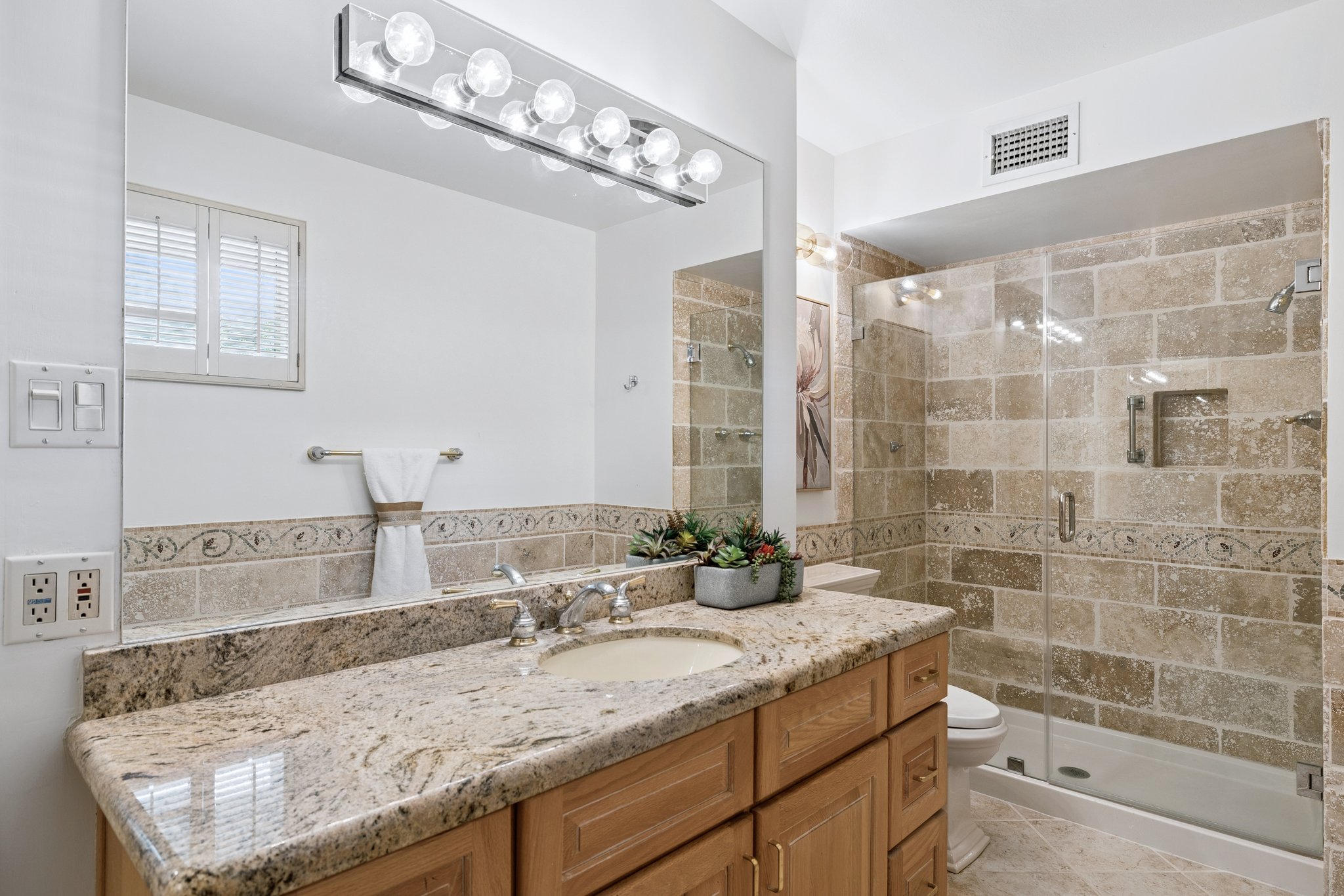 2038 E Solano Dr - 032.jpg