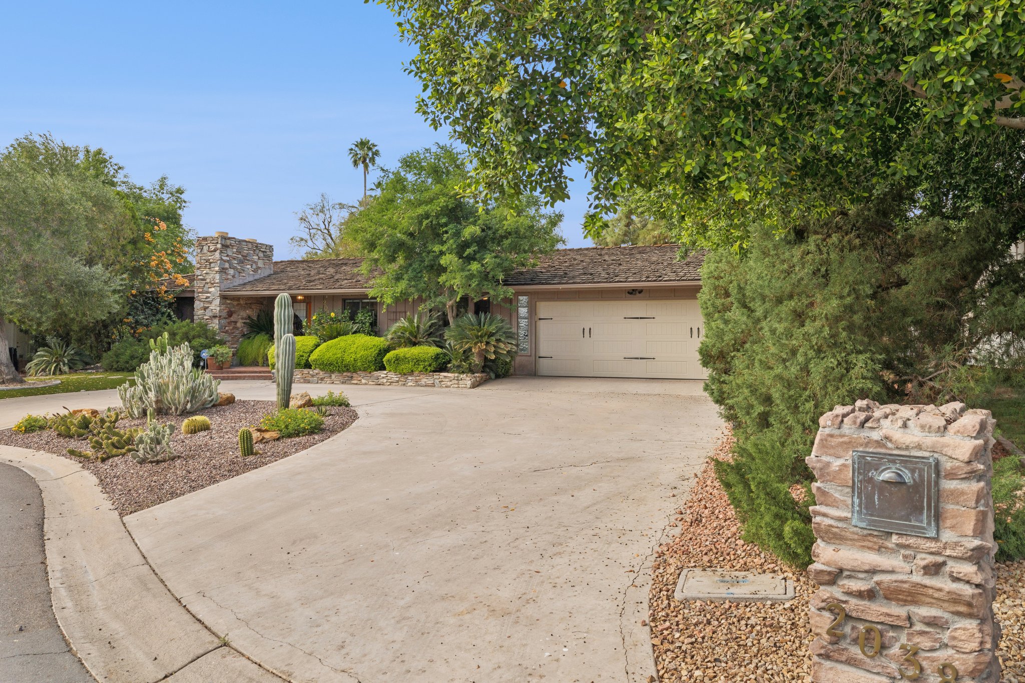 2038 E Solano Dr - 001 (2).jpg