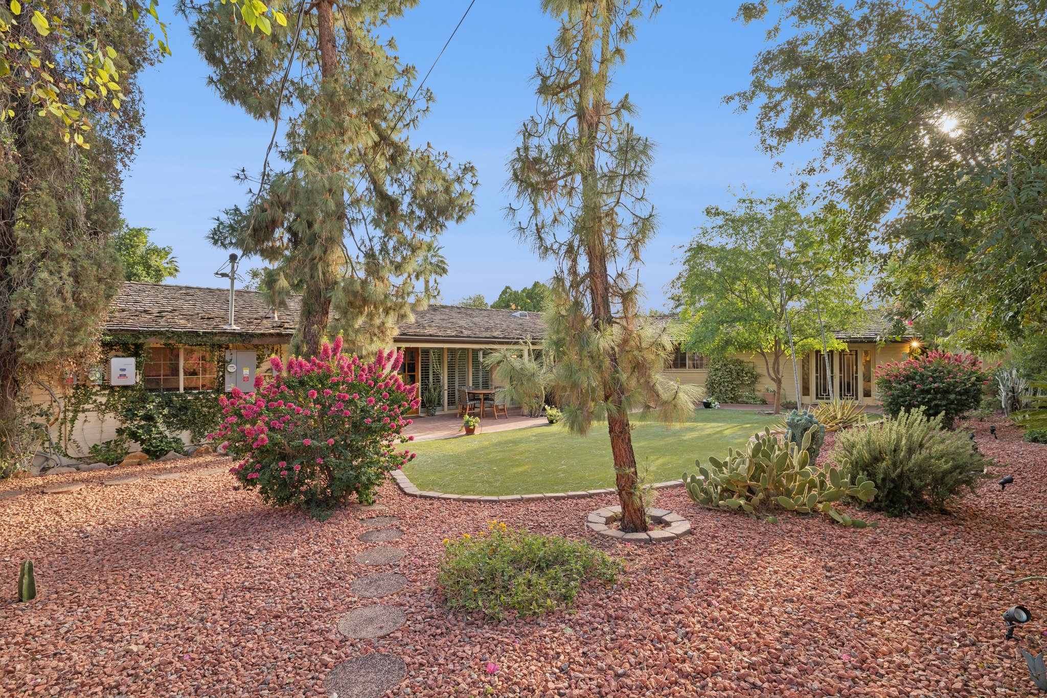 2038 E Solano Dr - 010 (2).jpg