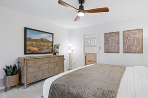 2038 E Solano Dr - 018.jpg