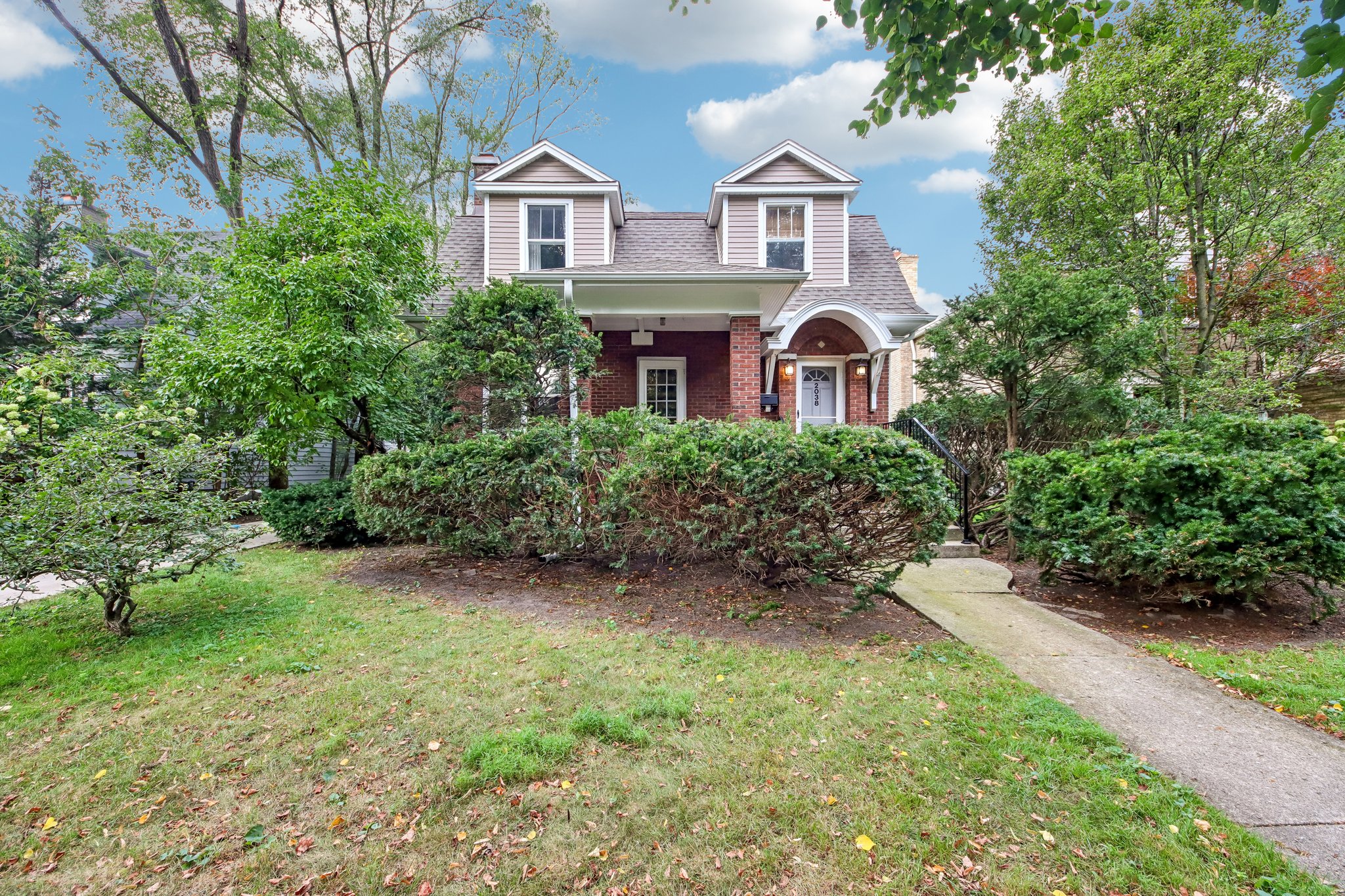 Hawthorne Ln-S1609-002.jpg