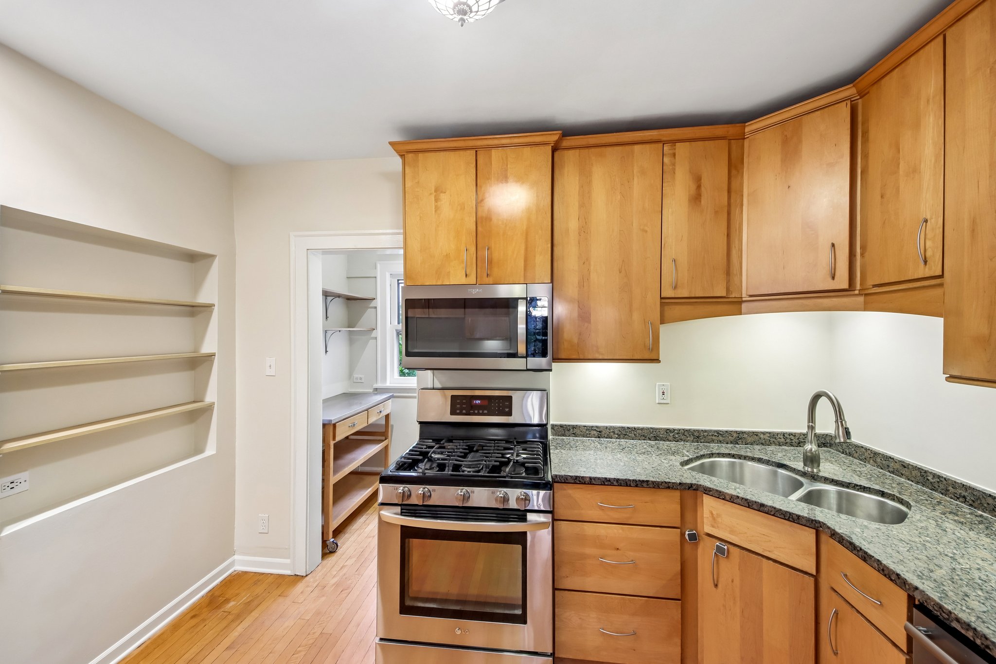Hawthorne Ln-S1609-024.jpg