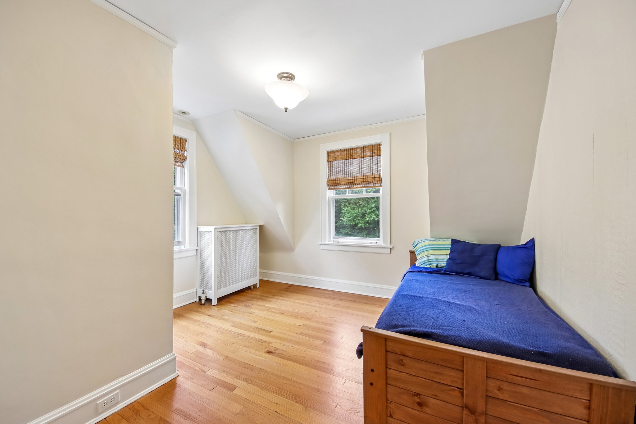 Hawthorne Ln-S1609-032.jpg