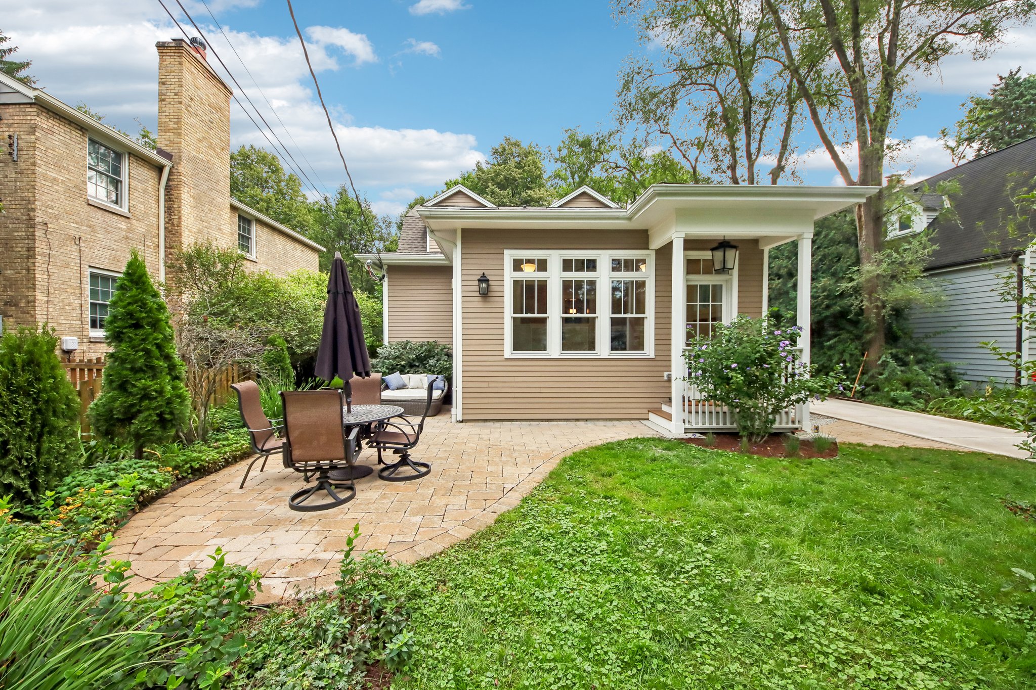 Hawthorne Ln-S1609-054.jpg