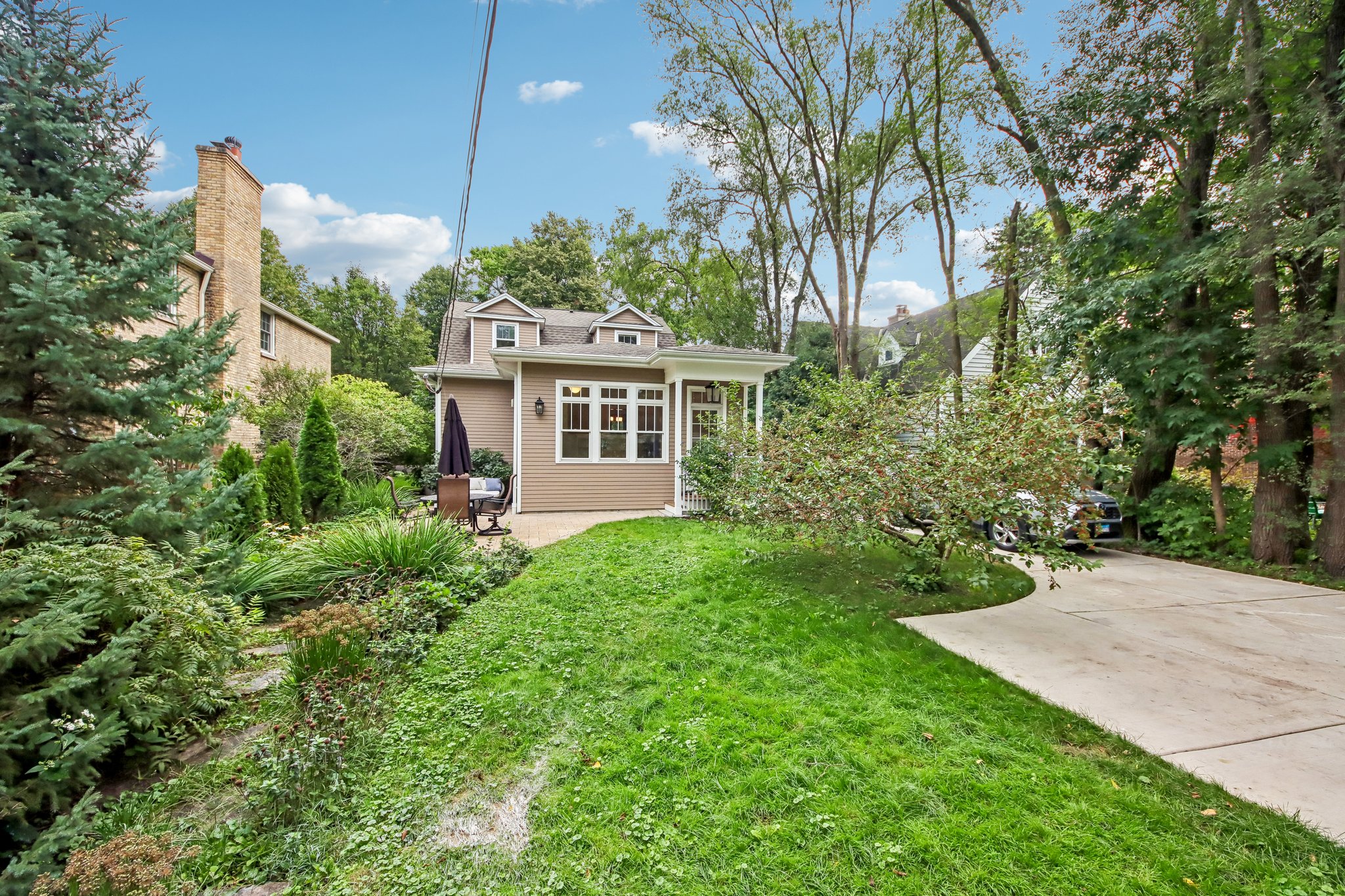 Hawthorne Ln-S1609-055.jpg