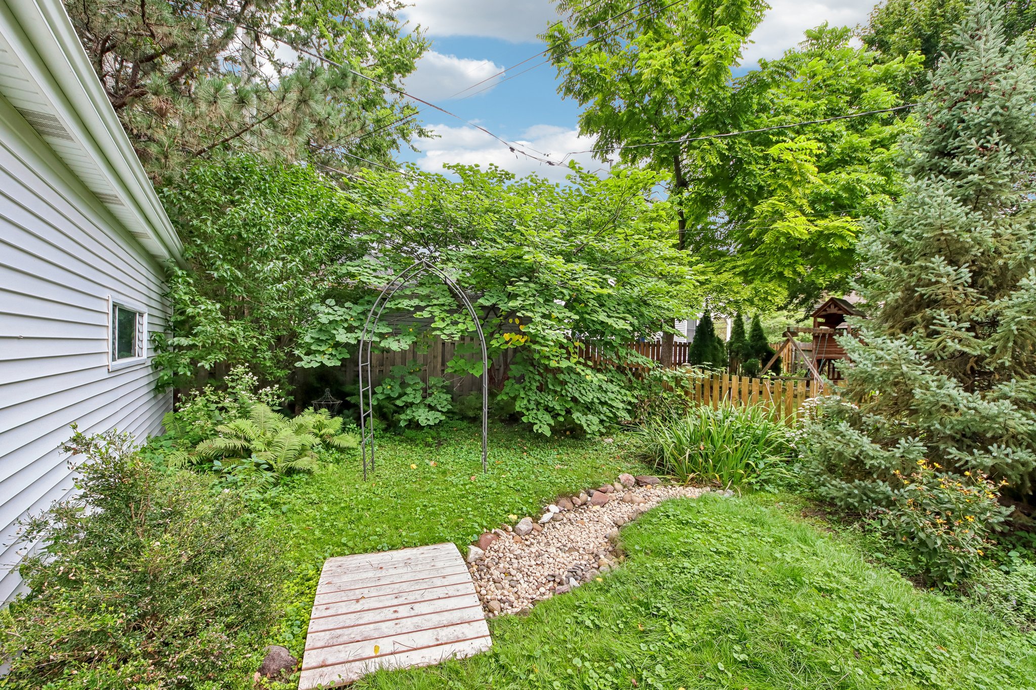 Hawthorne Ln-S1609-056.jpg