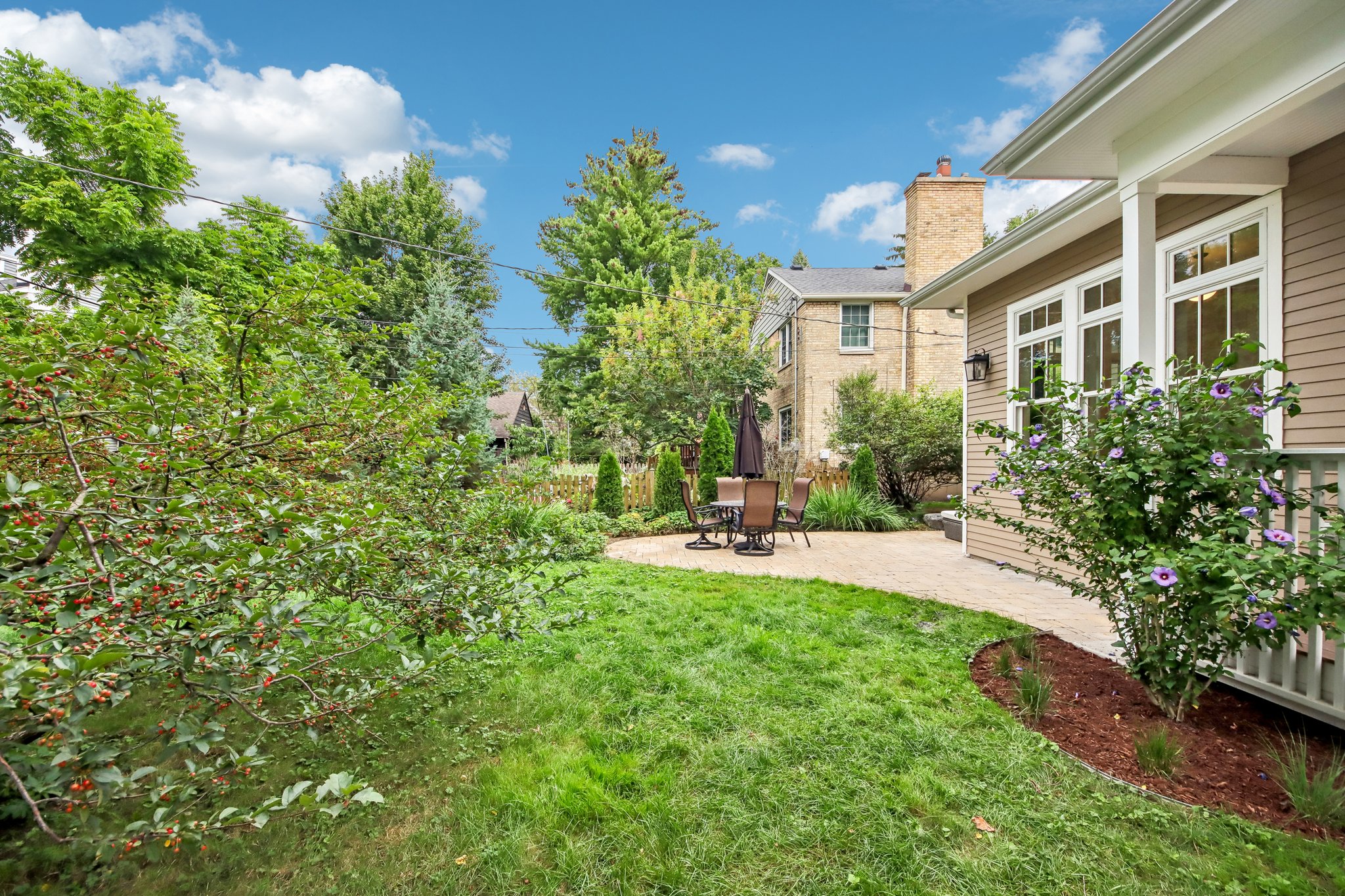 Hawthorne Ln-S1609-059.jpg