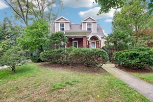 Hawthorne Ln-S1609-002.jpg