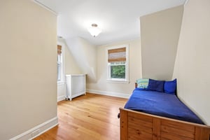 Hawthorne Ln-S1609-032.jpg
