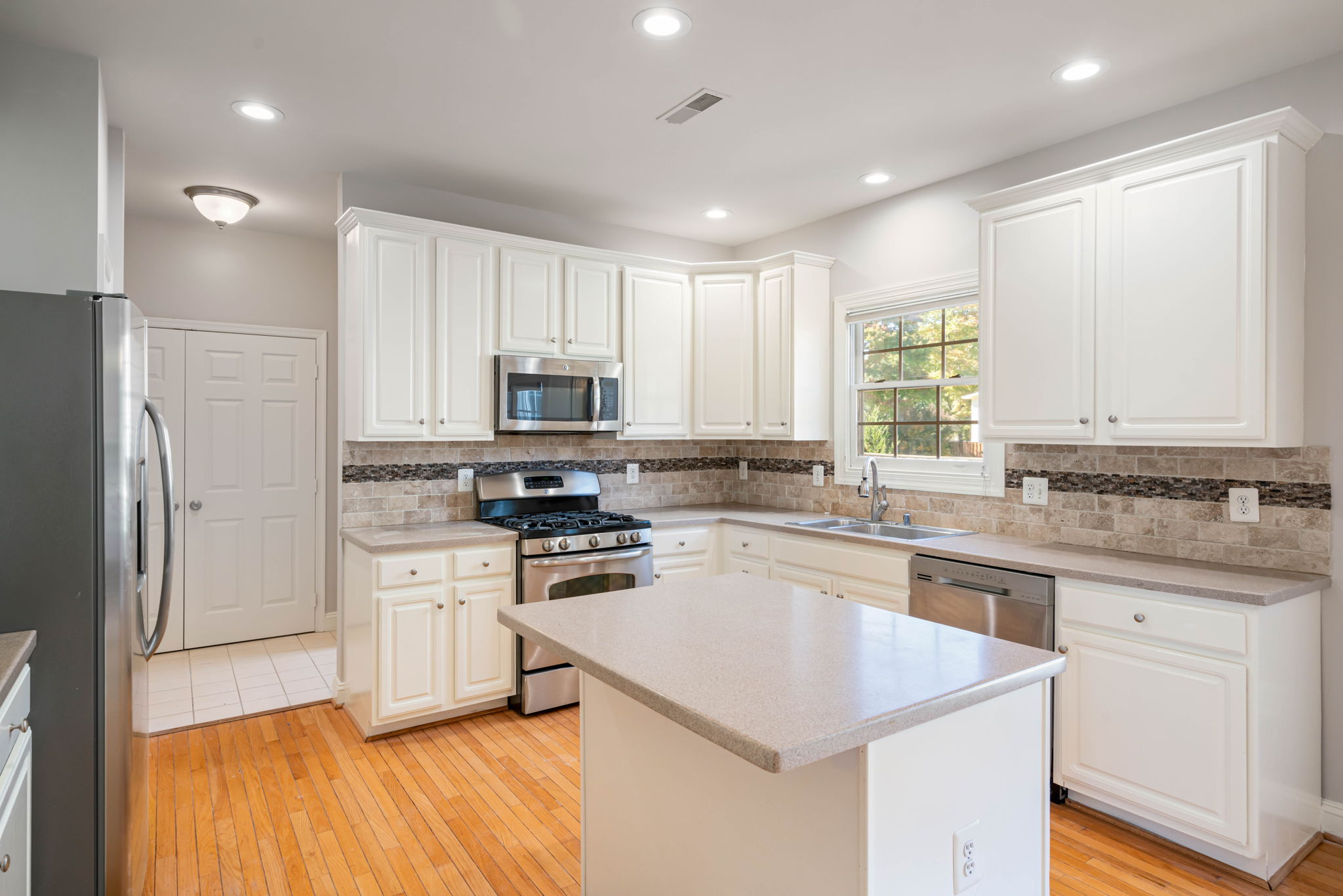 2038 Madrillon Rd, Vienna, VA 22182, USA Photo 19