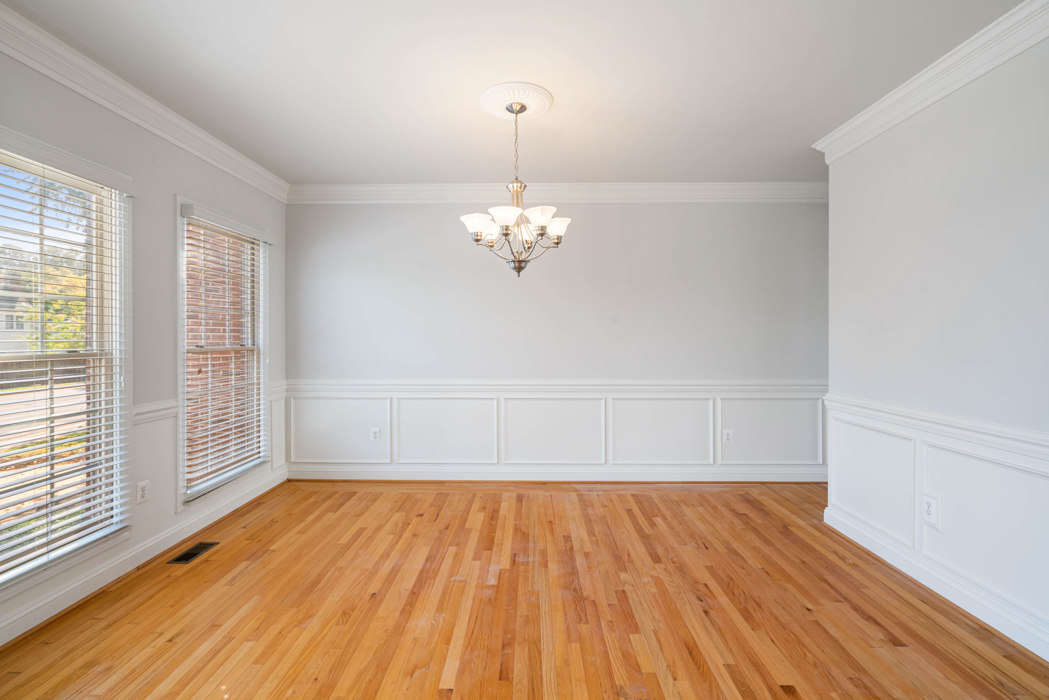2038 Madrillon Rd, Vienna, VA 22182, USA Photo 5