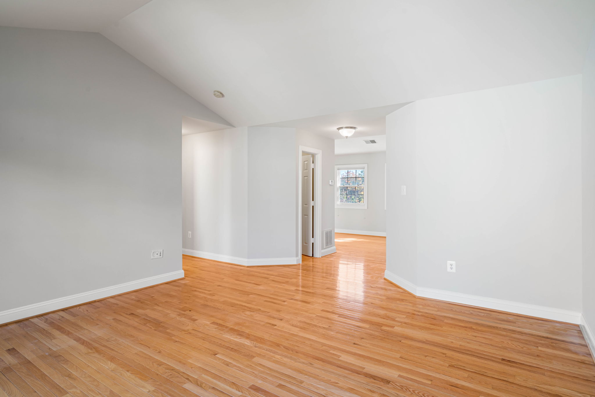 2038 Madrillon Rd, Vienna, VA 22182, USA Photo 34