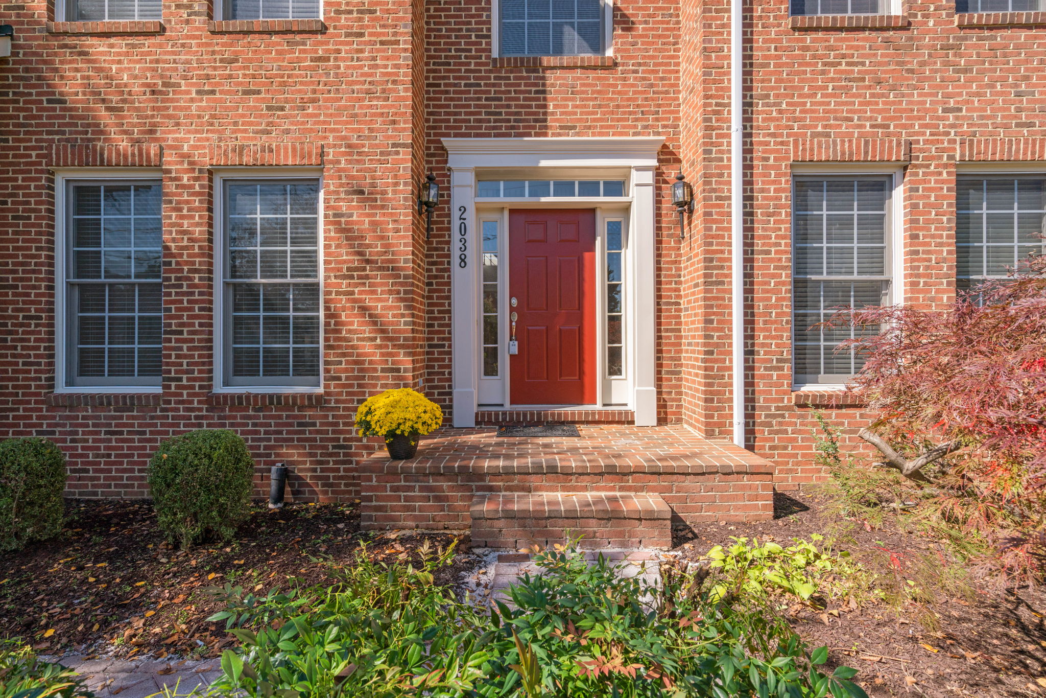 2038 Madrillon Rd, Vienna, VA 22182, USA Photo 3