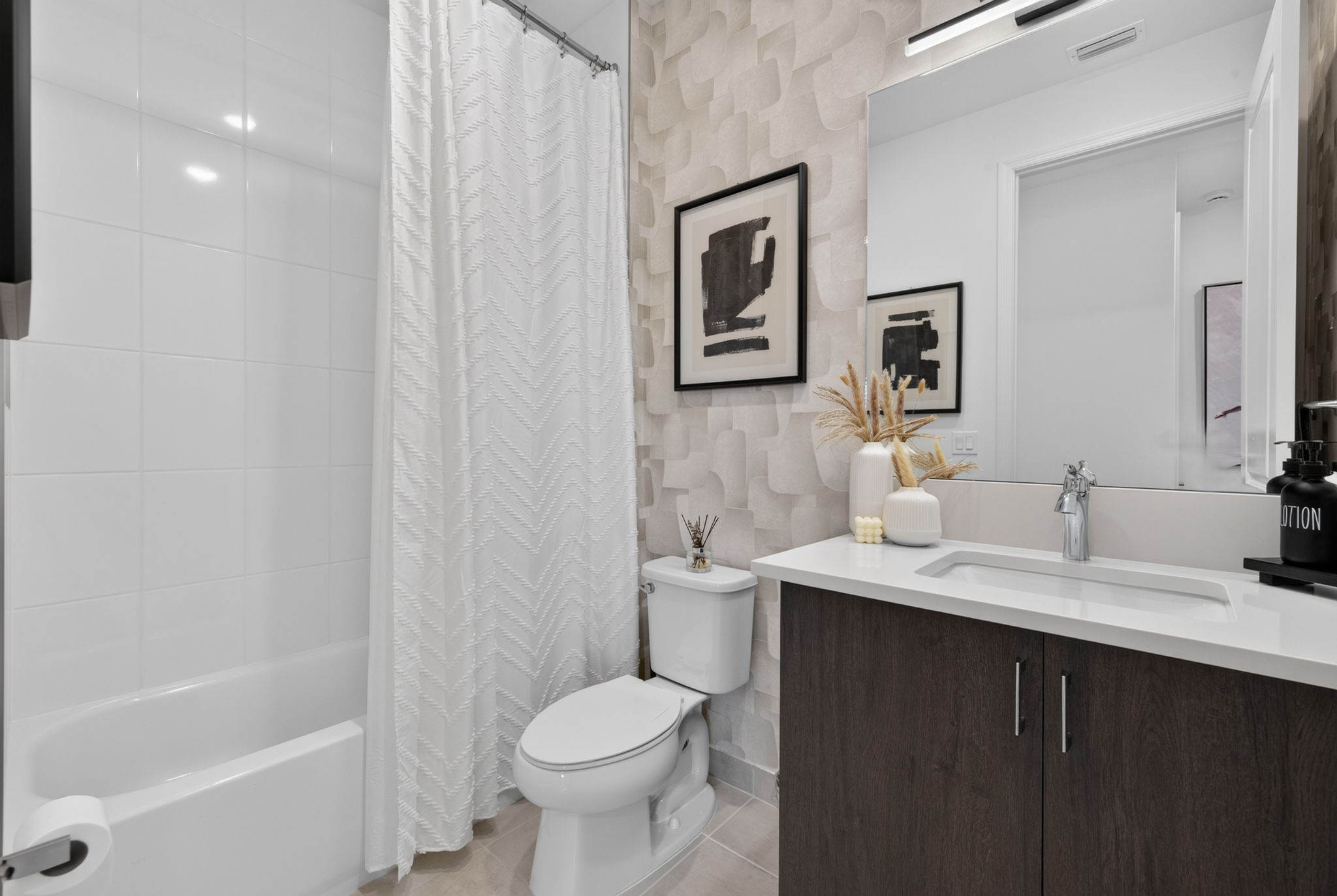 Guest Bathroom 2
