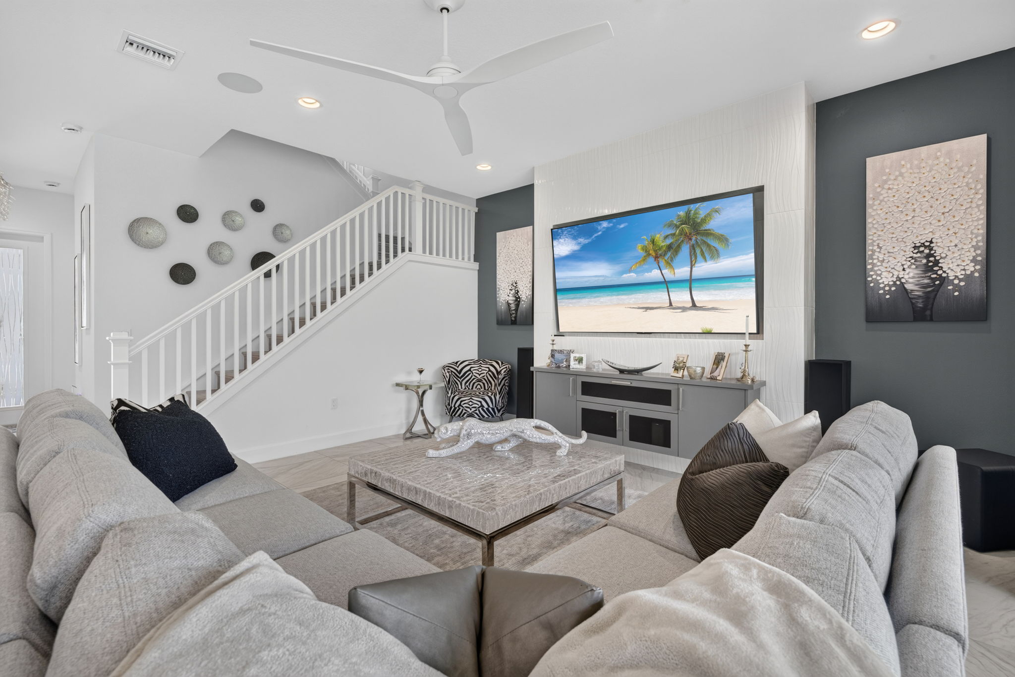 Living Room 2 of 4