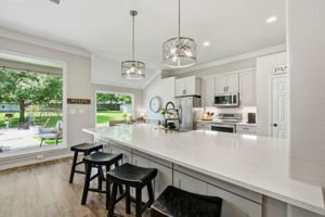 Kitchen/Breakfast Bar
