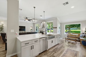 Kitchen/Breakfast Area