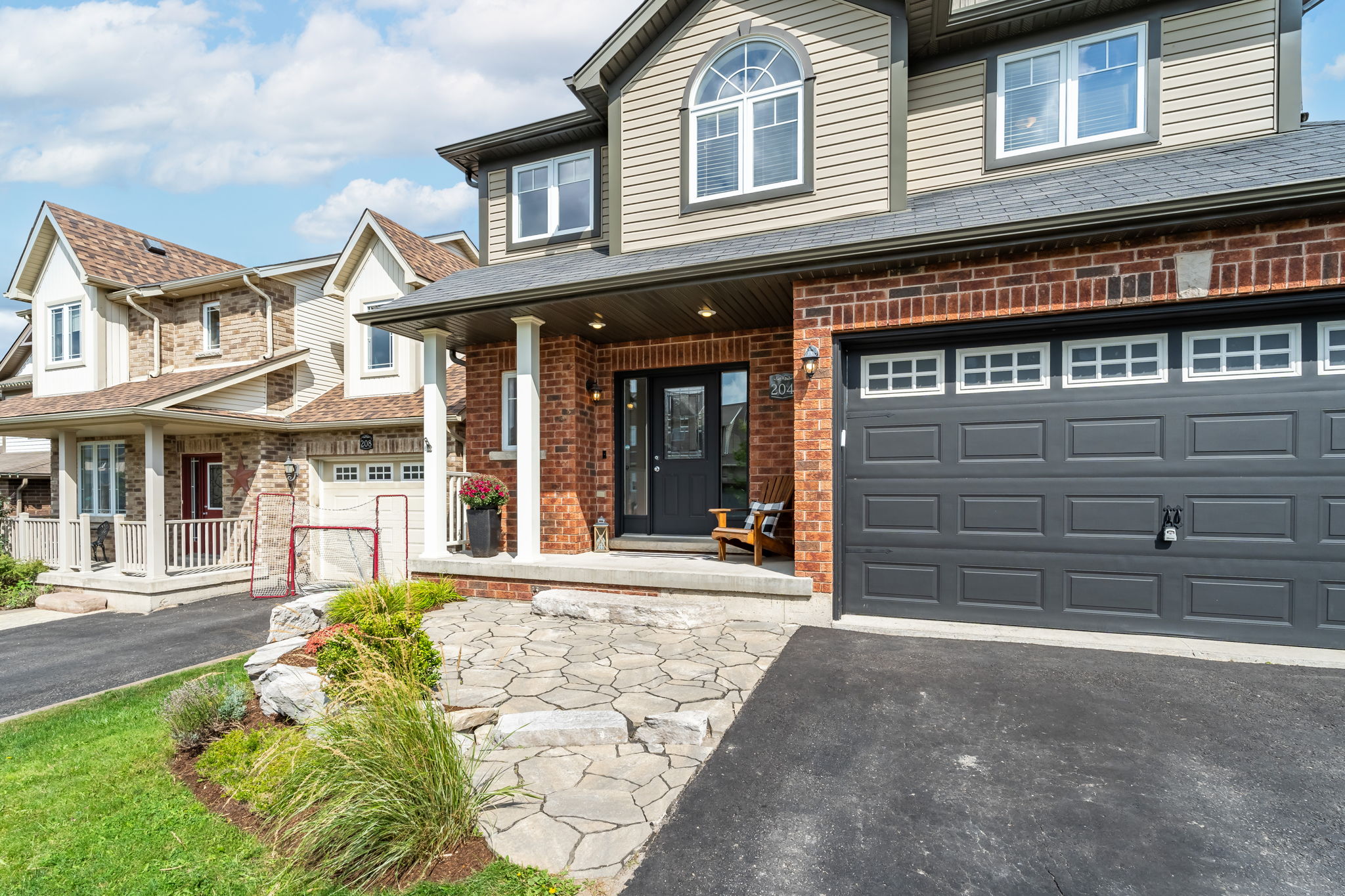 Front Porch/Entrance