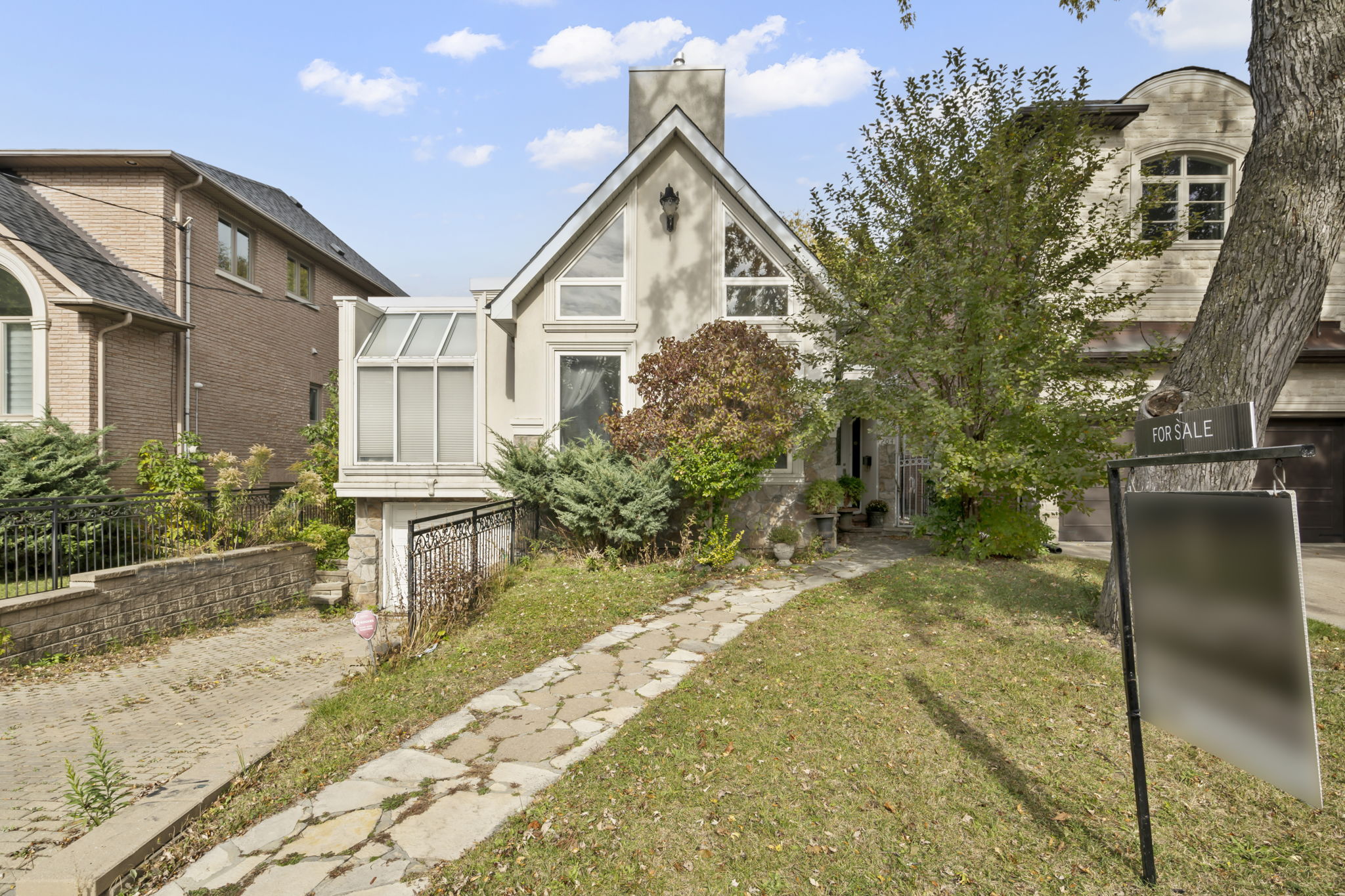 204 Holmes Ave Toronto, ON M2N 4N1