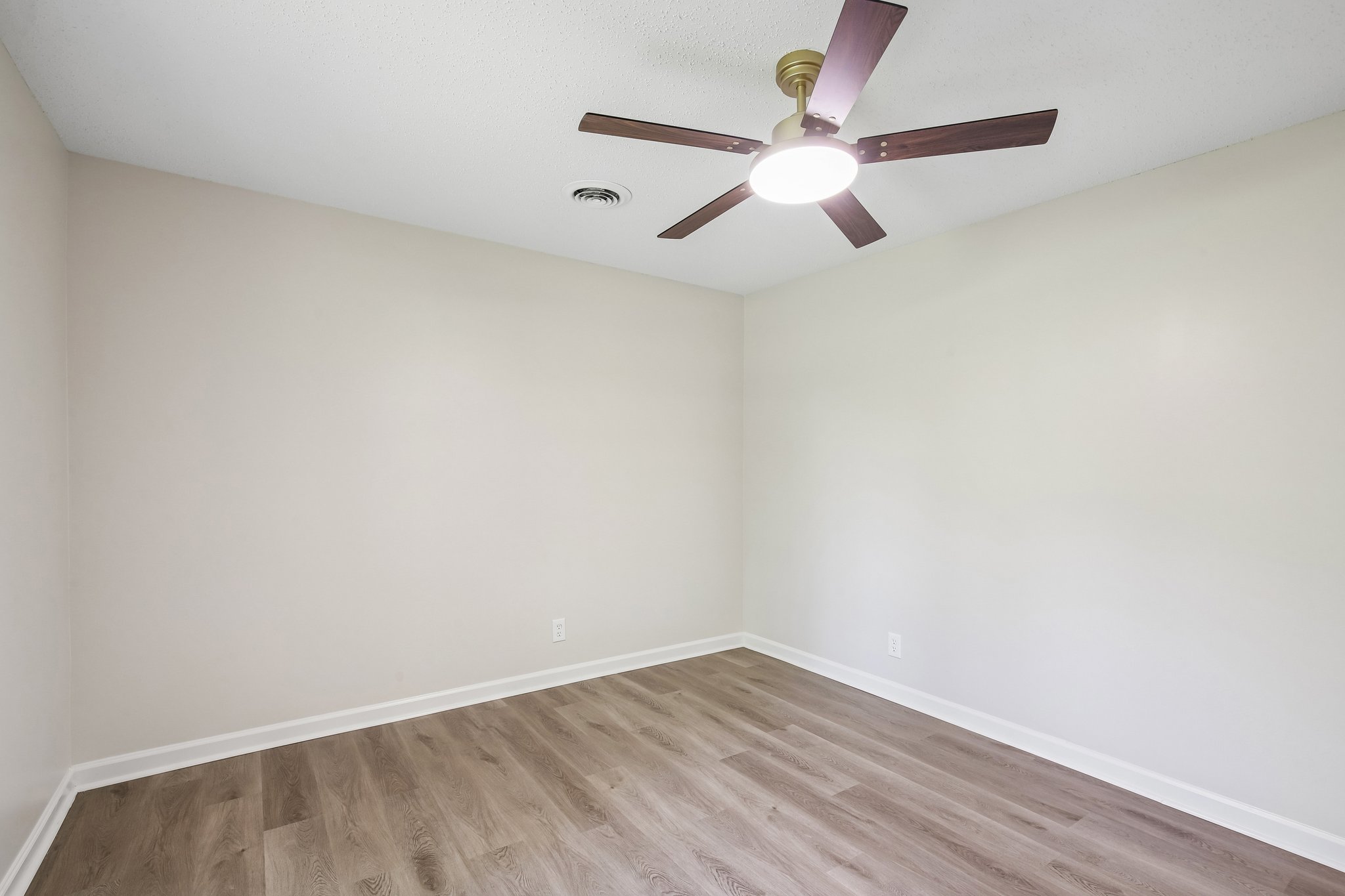 Link Rd-S1405-032.jpg