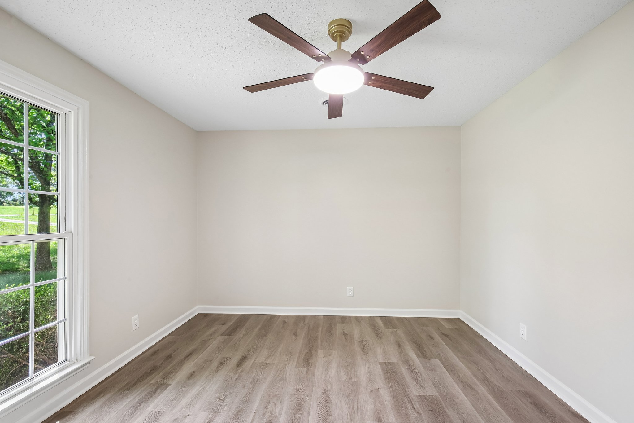 Link Rd-S1405-033.jpg
