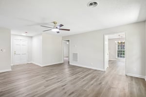 Link Rd-S1405-018.jpg