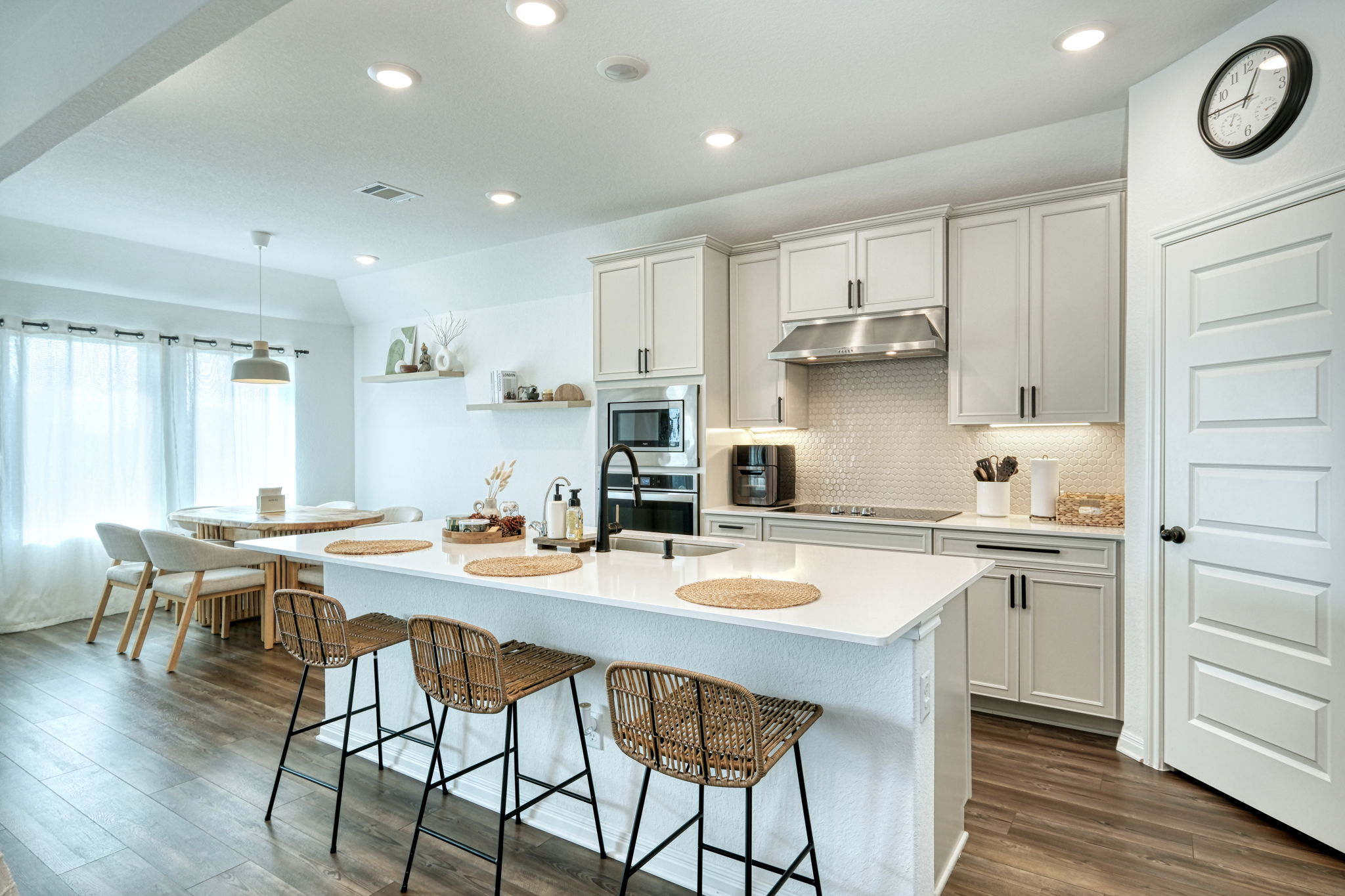 Kitchen/Breakfast Bar