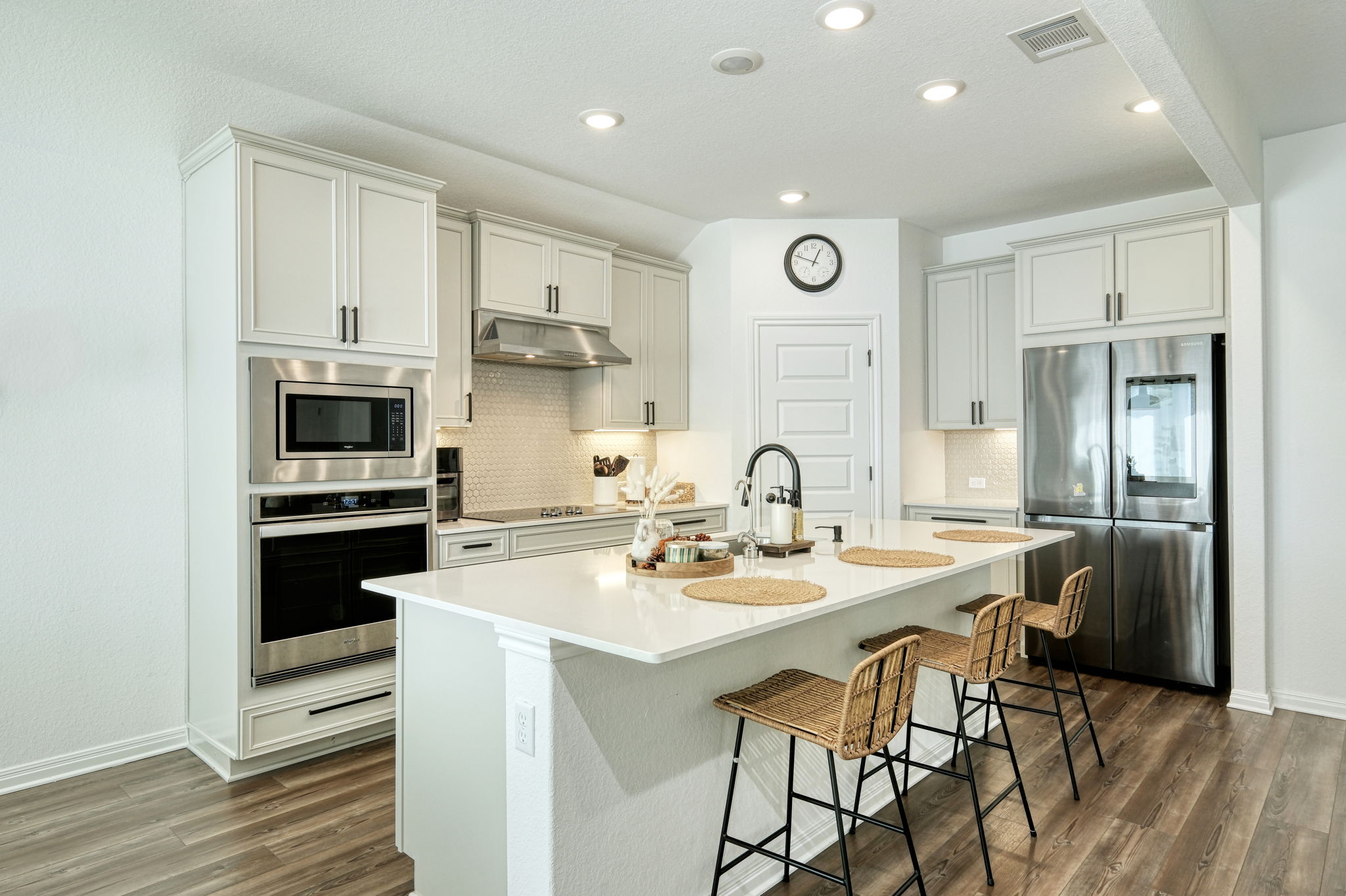 Kitchen/Breakfast Bar