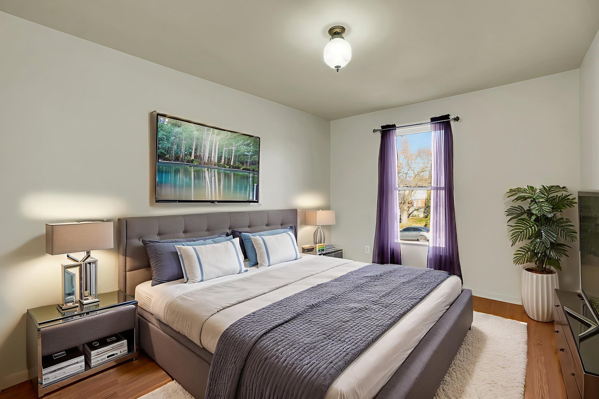 DSC01378 virtually staged.jpeg