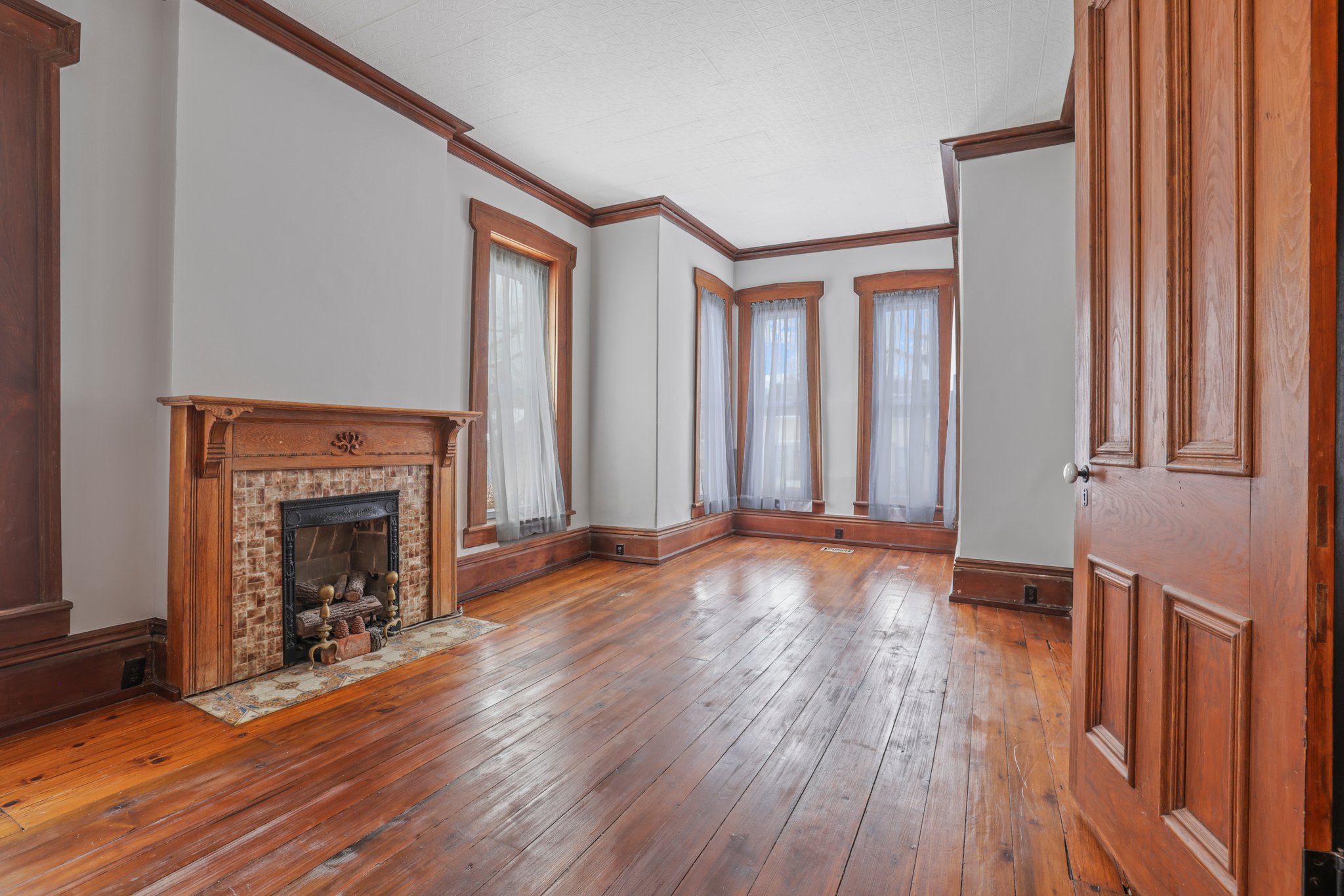 204 S Columbus St, Somerset, OH 43783 Fairytale Films