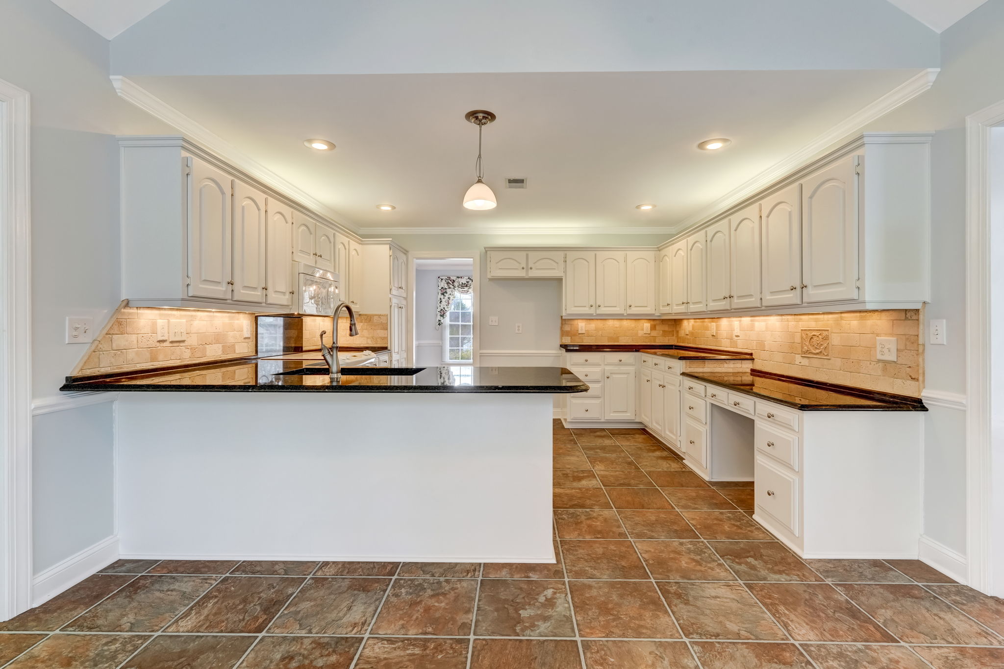 Kitchen/Breakfast Bar