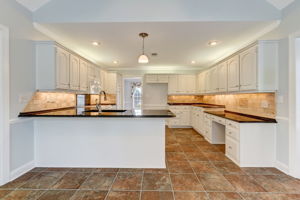 Kitchen/Breakfast Bar
