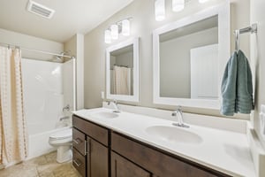 Westmorland Dr-S0508-040.jpg