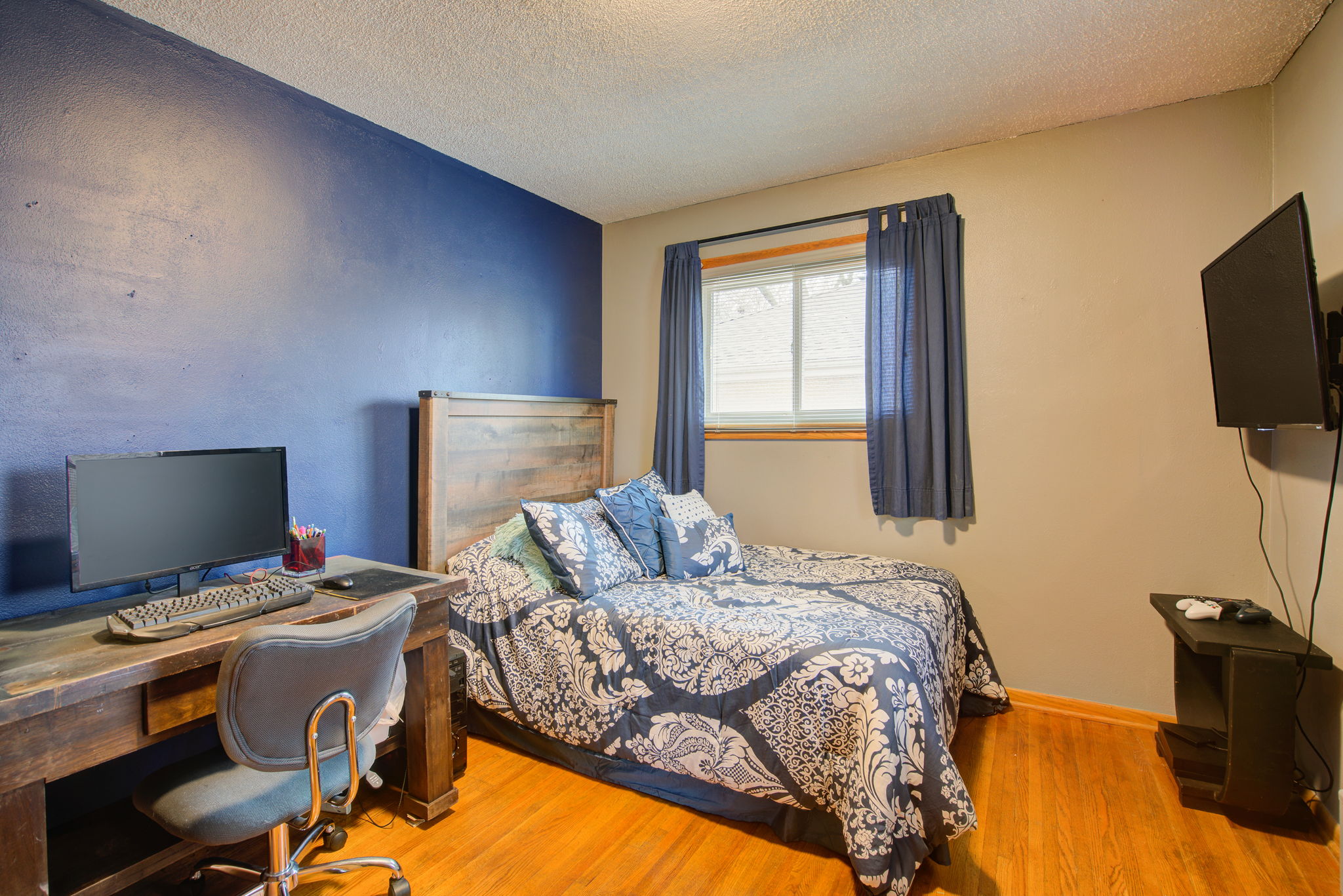 13 Bedroom
