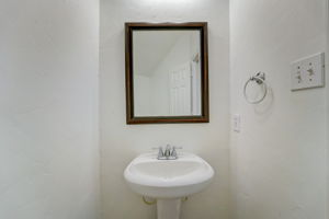Windrose Bend Dr-023