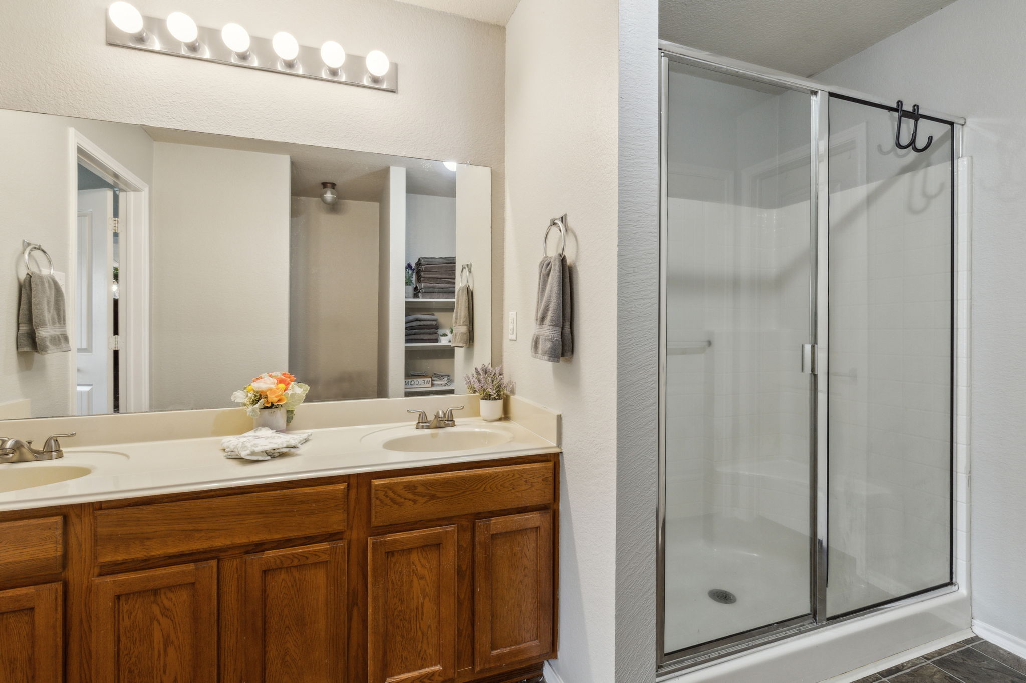 Check out the size of the shower!!