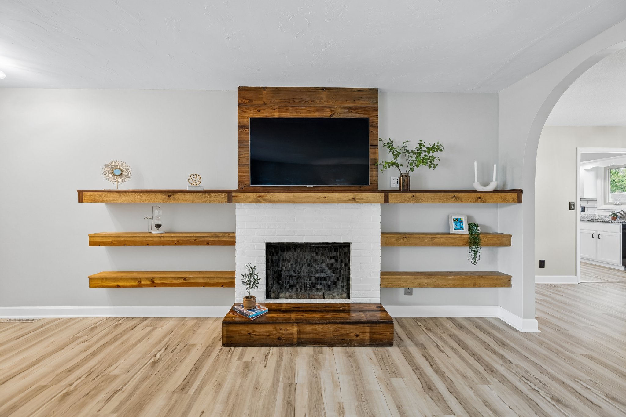 9251 - 2041 N 77th St_006.jpg