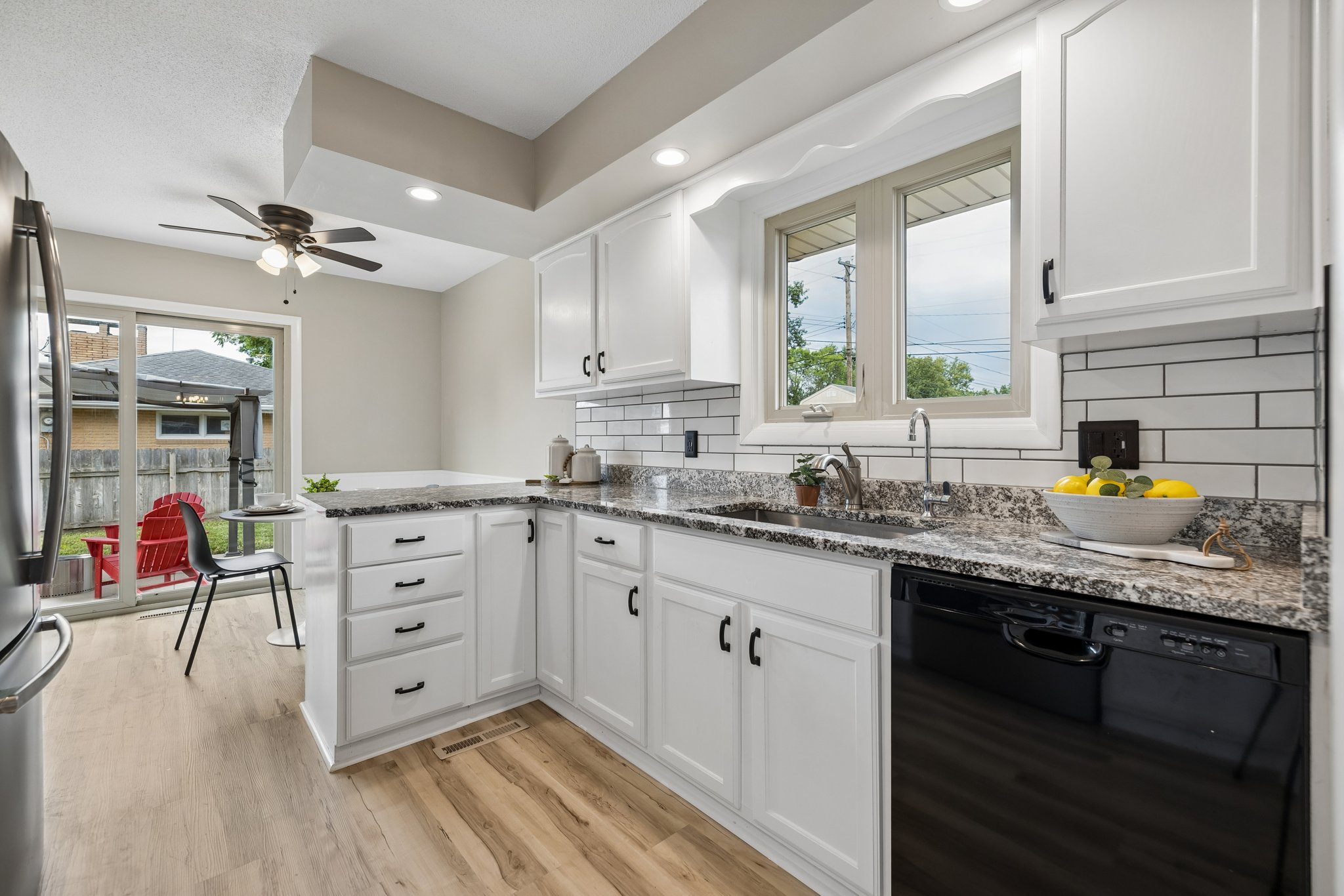 9251 - 2041 N 77th St_007.jpg